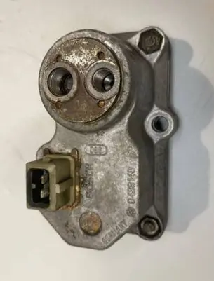 Mercedes-Benz W123 Fuel pressure regulator 