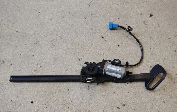 Mercedes-Benz E W238 Seat belt adjustment motor A2058600182