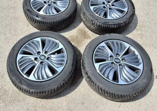 Hyundai Ioniq R16 alloy rim 
