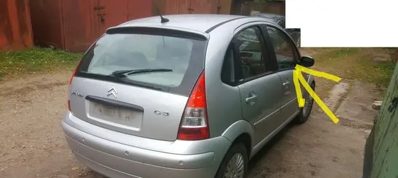 Citroen C3 Front door window glass four-door