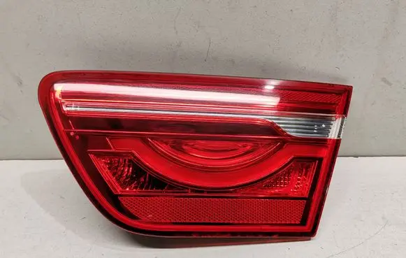 Jaguar XE Tailgate rear/tail lights T4N39462