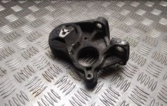 Citroen C4 I Picasso Engine mount bracket 9684500180