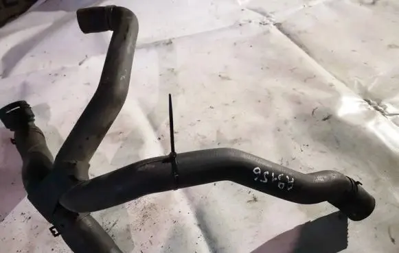 Volkswagen Golf V Engine coolant pipe/hose