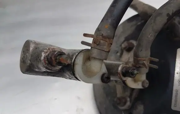 Mitsubishi Lancer Master brake cylinder