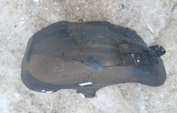 Rear arch fender liner splash guards