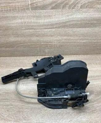 BMW X3 E83 Front door lock 7167074 A046998