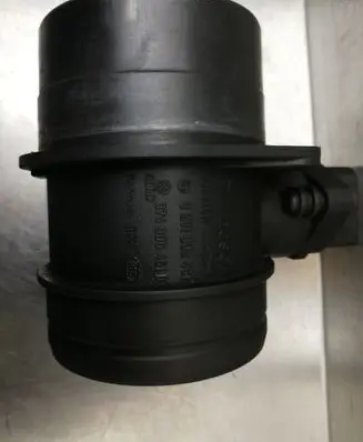Volkswagen Touareg I Mass air flow meter 074906461B 0281002461