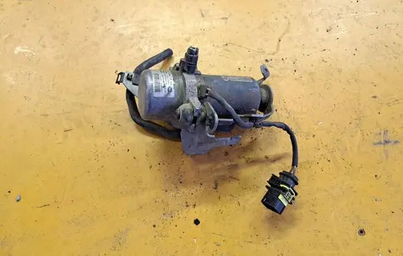 Mercedes-Benz E W212 Vacuum pump A0004302832