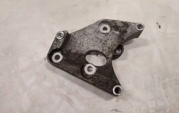 Ford Mustang VI A/C compressor mount bracket FR3E19D624CA
