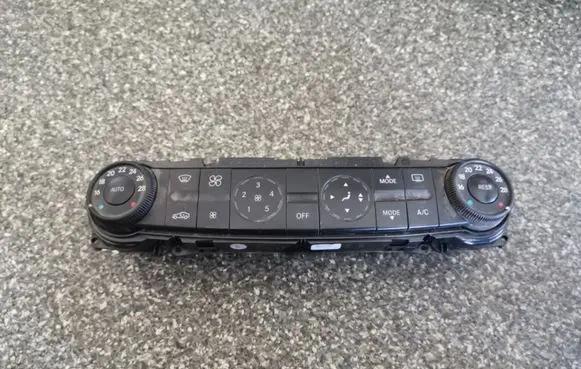 Mercedes-Benz E W211 Climate control unit 2118300390