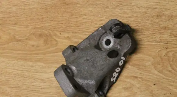 Volvo S60 Engine mounting bracket 8634123
