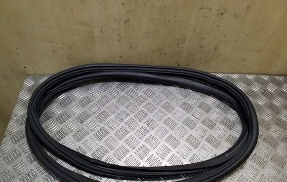 Skoda Octavia Mk2 (1Z) Front door rubber seal 1Z0867365D