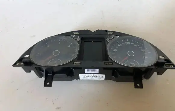 Volkswagen PASSAT B6 Speedometer (instrument cluster) 3C0920871T 053871