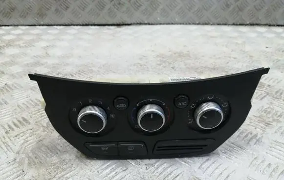 Ford Kuga II Climate control unit CJ5T19980CK E1067439 3050921
