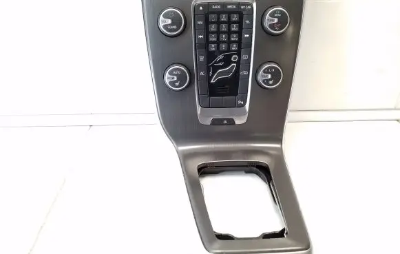 Head unit multimedia control