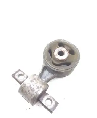 Honda CR-V Engine mount bracket