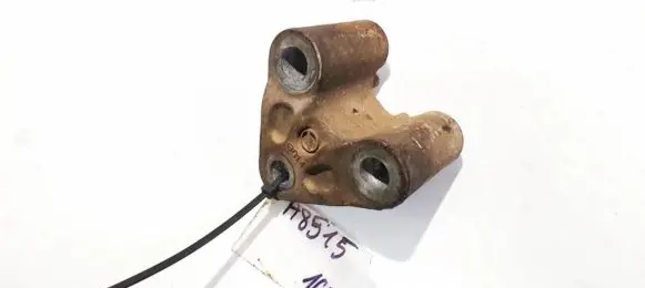 Mazda 6 Engine mounting bracket