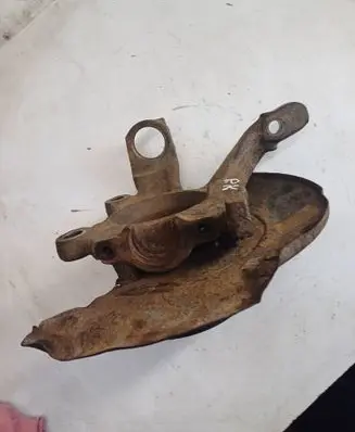 Front wheel hub