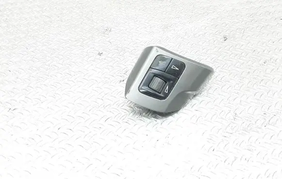 Steering wheel buttons/switches