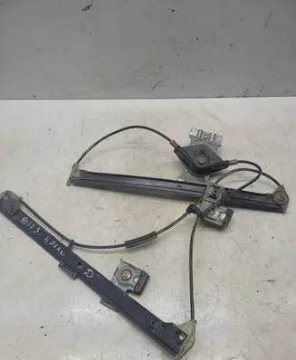 Volkswagen Golf III Front door manual window regulator 