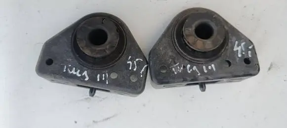 Hyundai Tucson TL Radiator mount bracket 