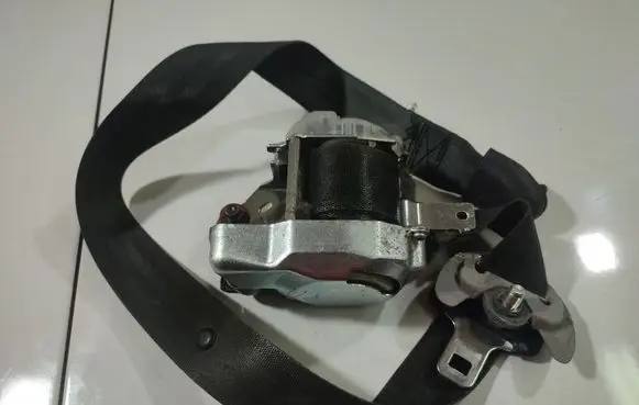 Hyundai i30 Front seatbelt 045445