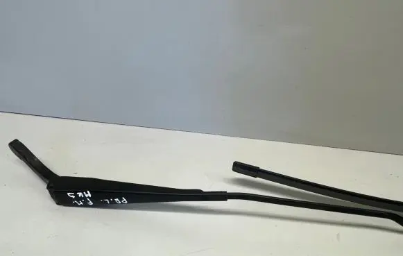 Ford Mondeo Mk III Front wiper blade arm 1S7117526CC