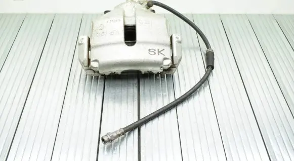 Volkswagen Jetta VI Front brake caliper