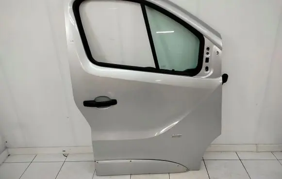 Opel Vivaro Front door 