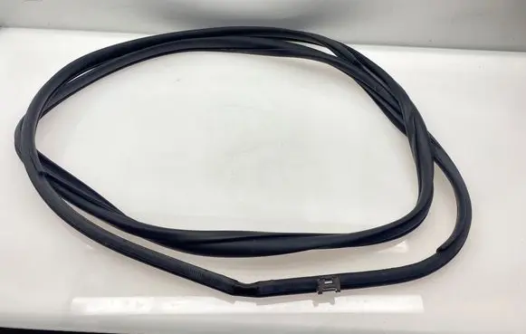 Toyota Prius+ (ZVW40) Loading door rubber seal (on body) 