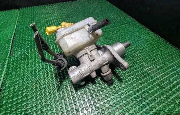 Volkswagen Golf IV Master brake cylinder 1J1614019F