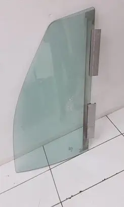 Volvo V70 Front door window glass four-door