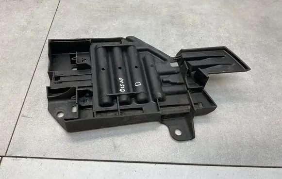 Land Rover Discovery Sport Headlight/headlamp mounting bracket 