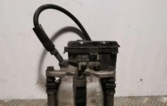Infiniti QX30 Rear brake caliper