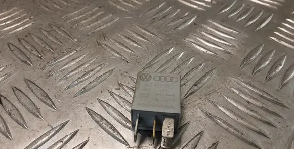 Volkswagen PASSAT B6 Other relay 1K0951253