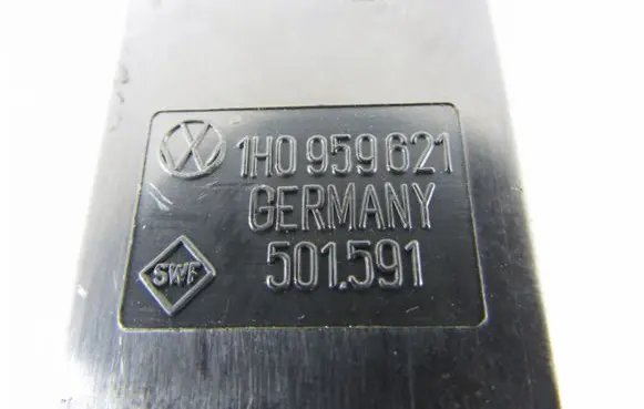Volkswagen Golf III Windscreen/window heater switch 1H0959621