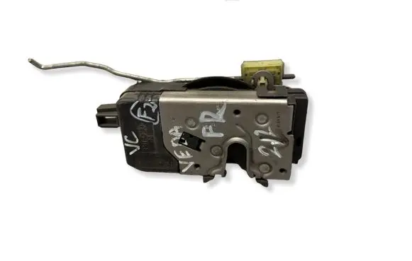 Opel Vectra C Front door lock 24447341
