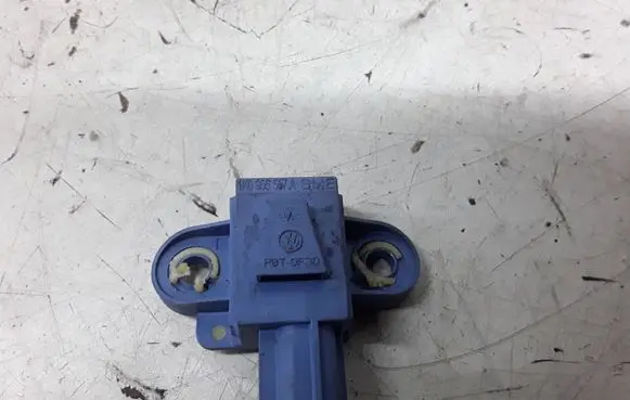 Volkswagen Golf V Airbag deployment crash/impact sensor 1K0955557A