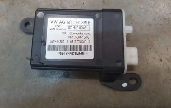 Audi A3 S3 8V Seat pressure sensor 5C6959339B