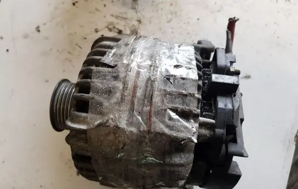 Opel Zafira A Generator/alternator 0124415005