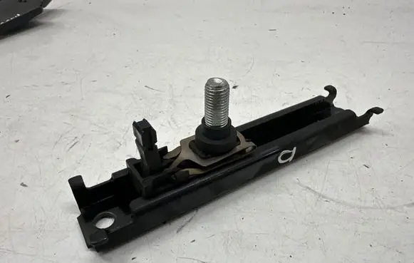 Maserati Ghibli Seat belt adjustment rail 622513900B