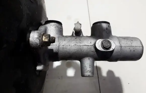 KIA Carnival Master brake cylinder