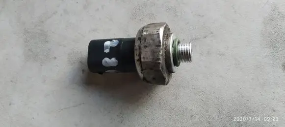 Mercedes-Benz B W245 Air conditioning (A/C) pressure sensor 