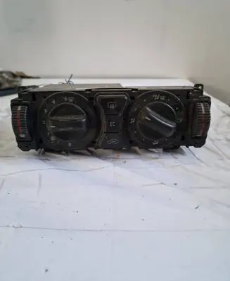 Mercedes-Benz E W211 Climate control unit 2108302085