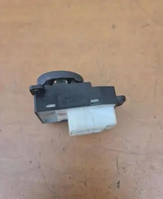 KIA Carens II Wing mirror control module 202005084