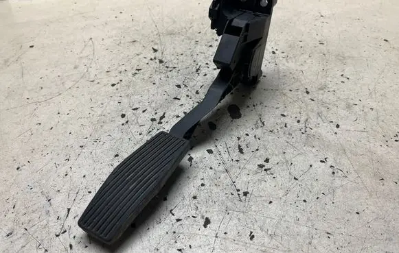 Opel Zafira A Accelerator throttle pedal 0281002298 90581208