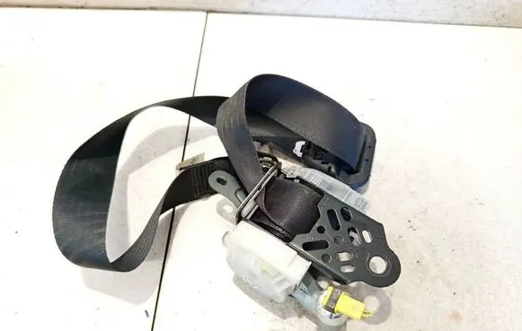Toyota Hilux (AN10, AN20, AN30) Front seatbelt