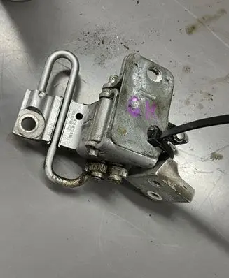 Audi Q7 4L Rear door lower hinge 4L0833411A XS43013C2
