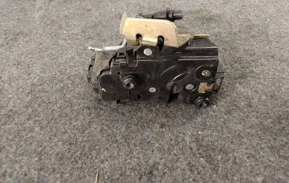 Audi A6 S6 C5 4B Rear door lock 4B0839016 PA6630MGF