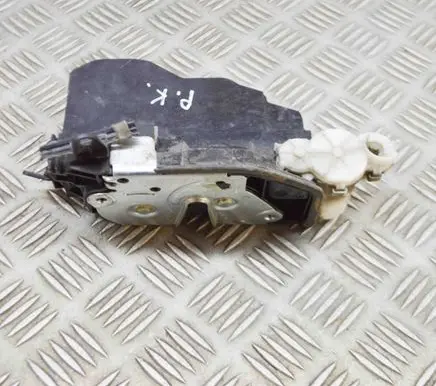 BMW X3 F25 Coupe door lock (next to the handle) 7318411